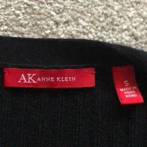 Beautiful snaps and ties in back